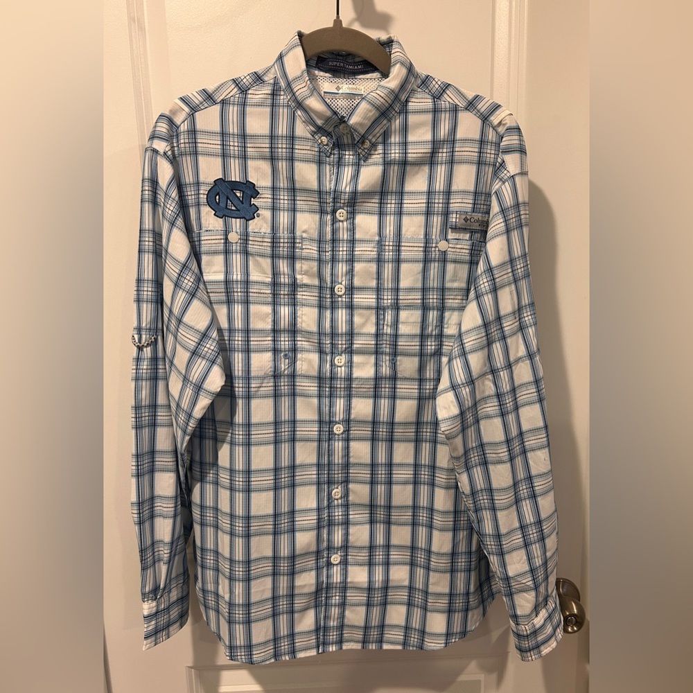 Men’s North Carolina Columbia PFG Omni-Shade button up. NWOT size small.